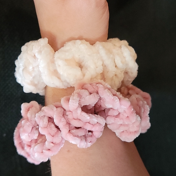 Scrunchies, Crocheted, velvet, super soft, Hair tie, Hair - Picture 4 of 5